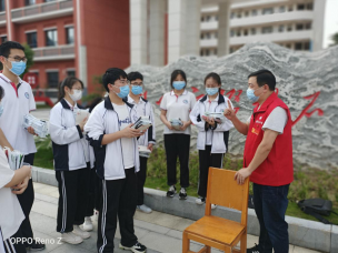 疫情無(wú)情人有情，石榴花開暖人心